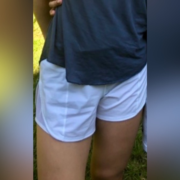 White lululemon shorts size 4 - Picture 5 of 6